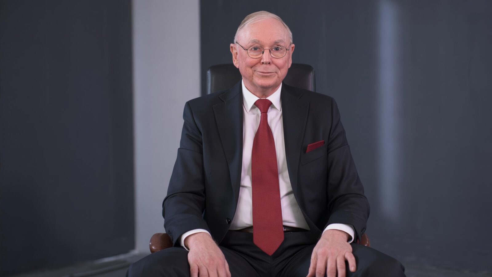 5 Habits That Make You Smarter Every Day, According to Charlie Munger 2 5 Habits That Make You Smarter Every Day, According to Charlie Munger