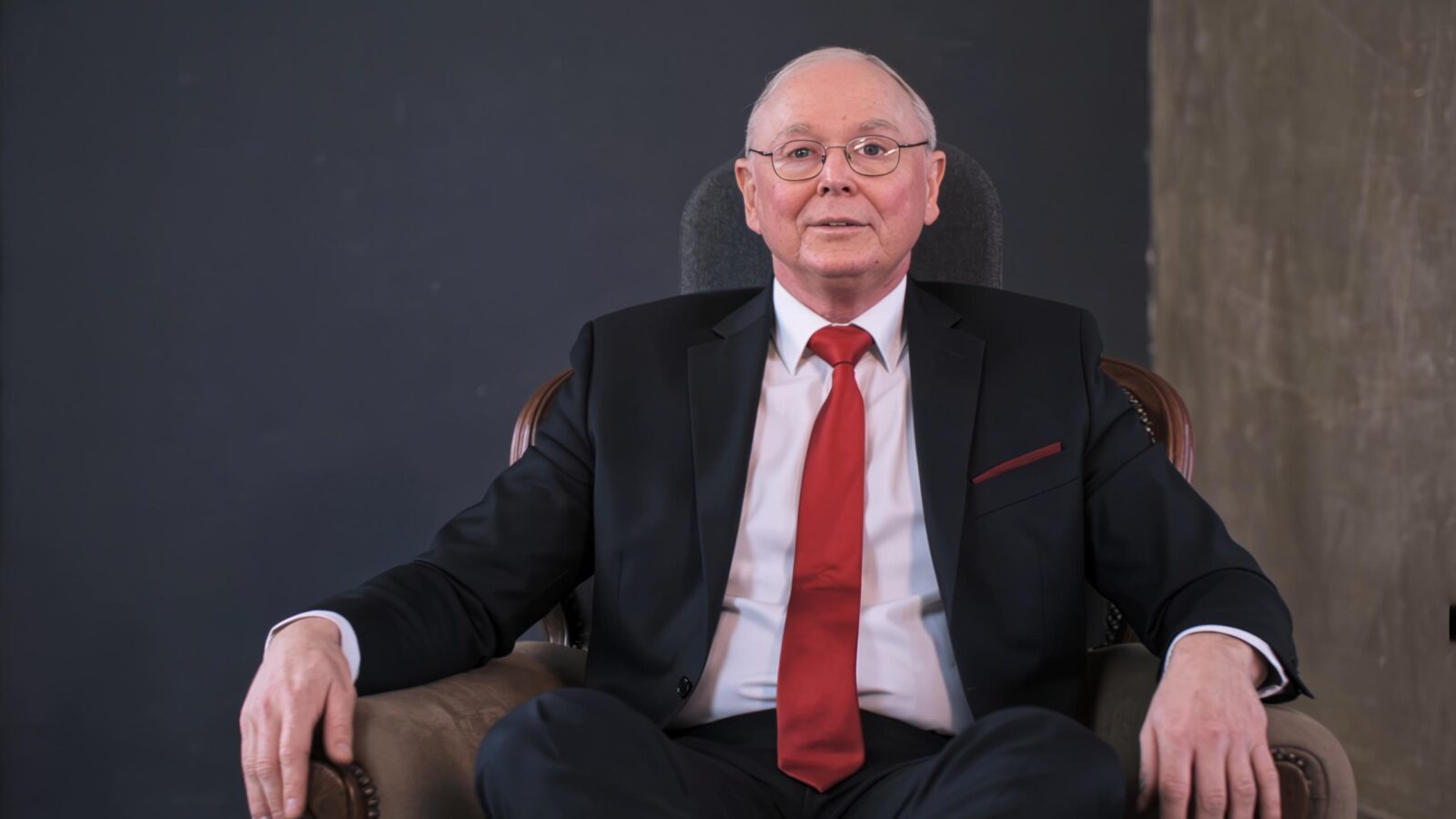 People Who Build Wealth Refuse to Waste Money On These 5 Things, According to Charlie Munger 2 People Who Build Wealth Refuse to Waste Money On These 5 Things, According to Charlie Munger