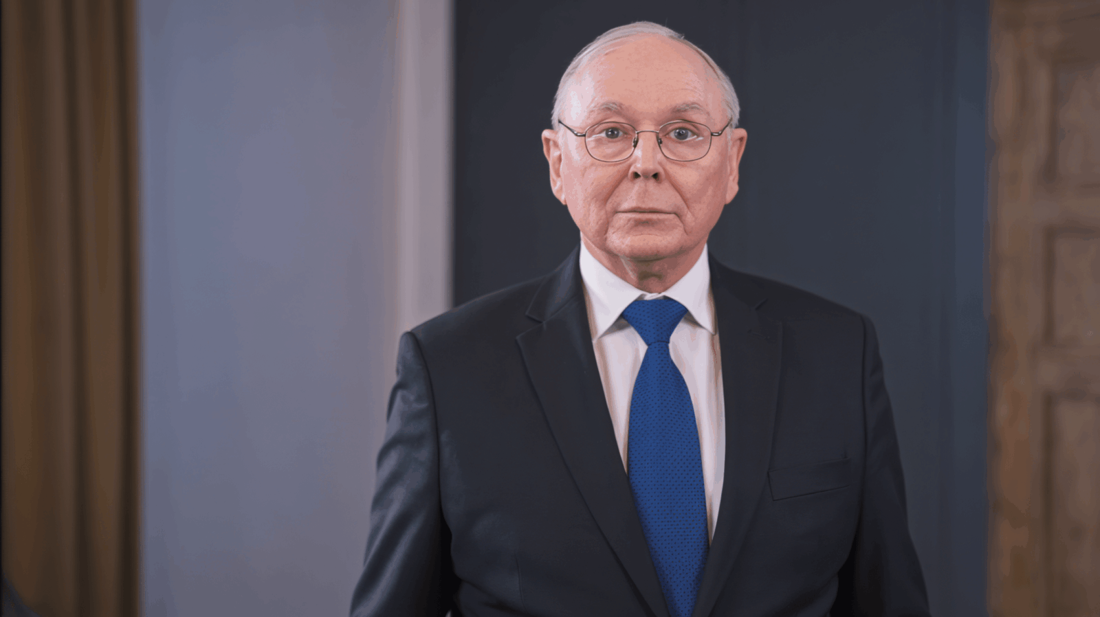 4 Ways to Become Wealthy That No One Taught You In School, According to Charlie Munger