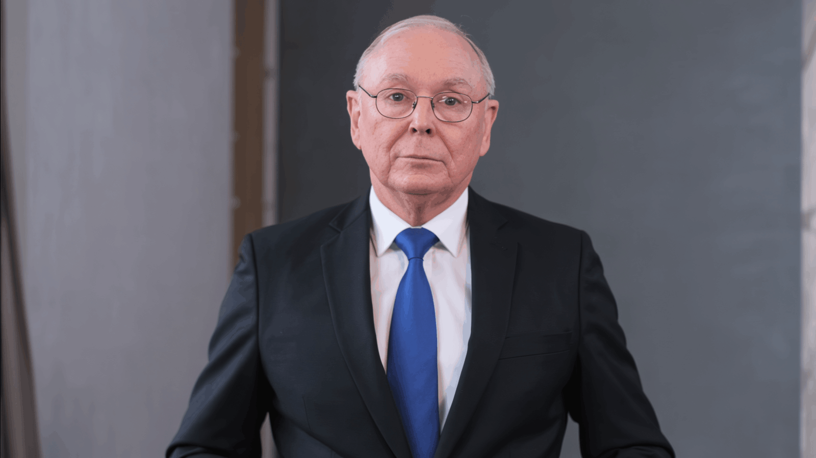 10 Things to Let Go of to Become a Happier Person, According to Charlie Munger