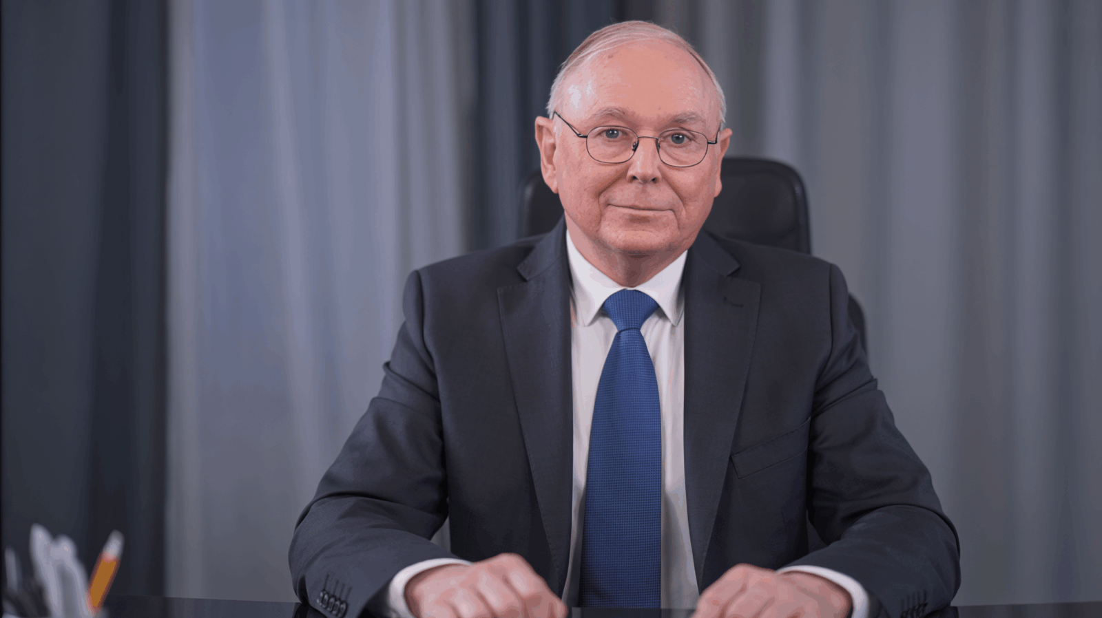 People with a Growth Mindset Don’t Waste Time on These 5 Things, According to Charlie Munger 2 People with a Growth Mindset Don’t Waste Time on These 5 Things, According to Charlie Munger