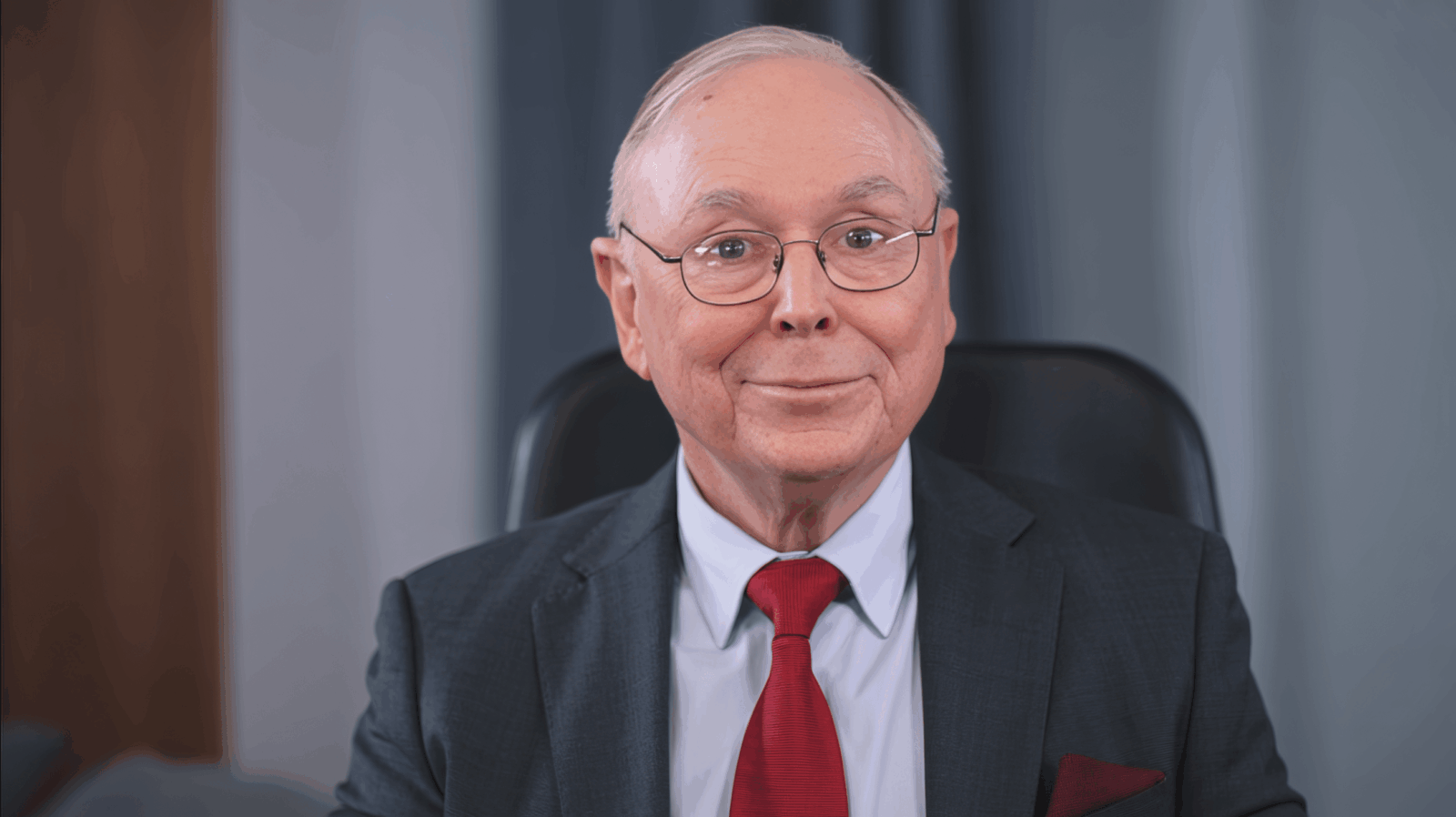 10 Signs You’re Developing Into the Best Version of Yourself, According to Charlie Munger