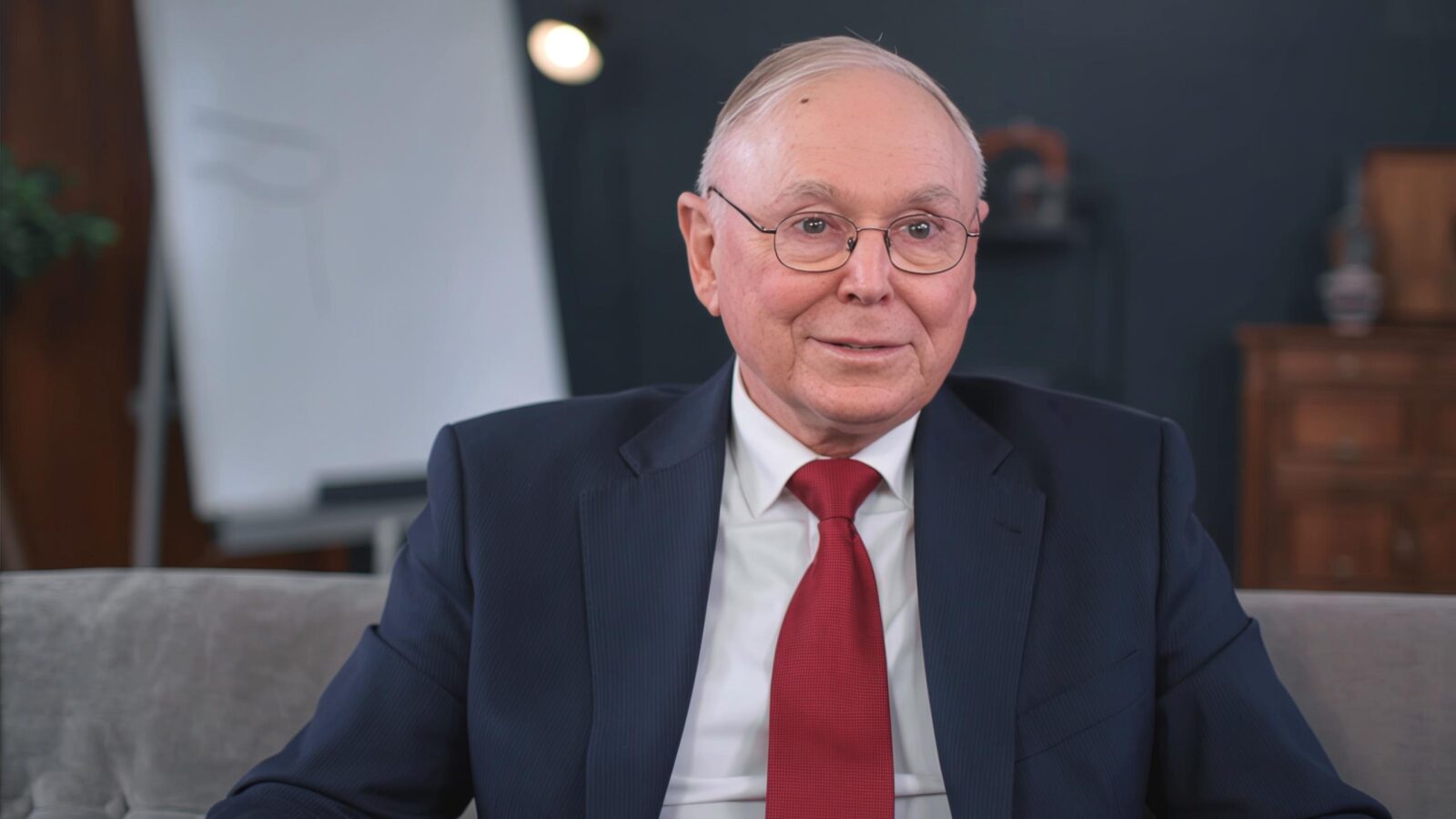People with a Stoic Mindset Don’t Waste Time on These 10 Things, According to Charlie Munger 2 People with a Stoic Mindset Don’t Waste Time on These 10 Things, According to Charlie Munger