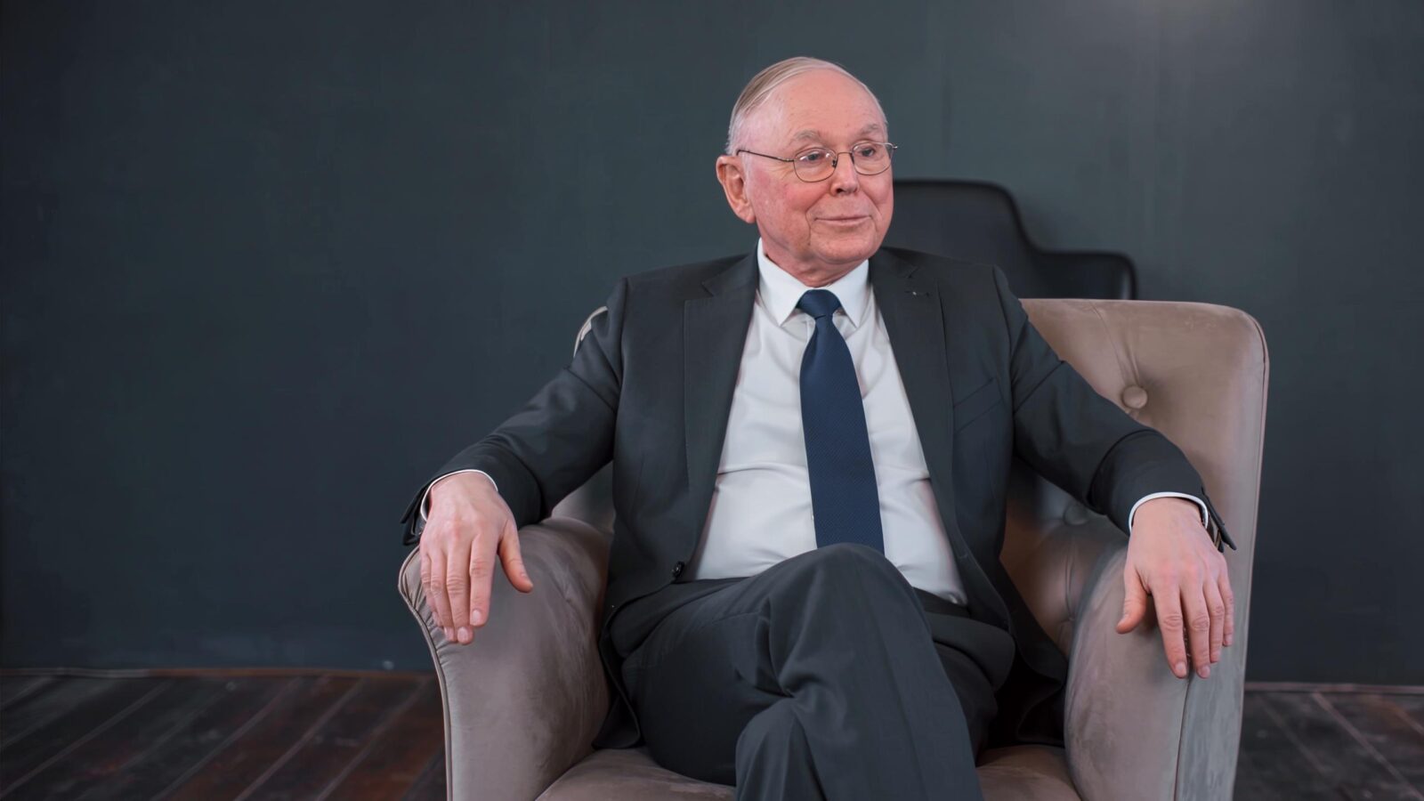 10 Behaviors That Keep People Stuck in Life, According to Charlie Munger
