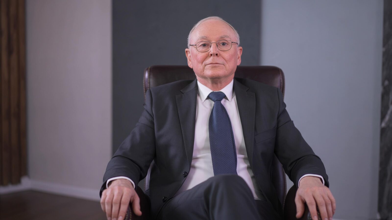 5 Things to Buy to be Miserable, According to Charlie Munger 2 5 Things to Buy to be Miserable, According to Charlie Munger