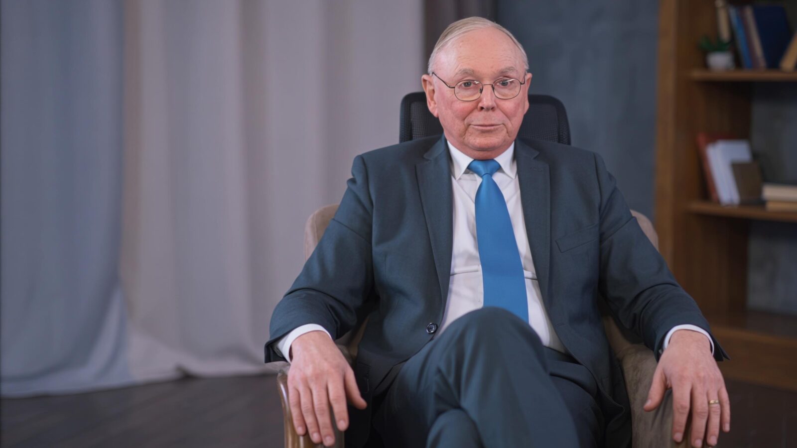 5 Stoic Principles To Build Self-Discipline: Charlie Munger 2 5 Stoic Principles To Build Self-Discipline: Charlie Munger