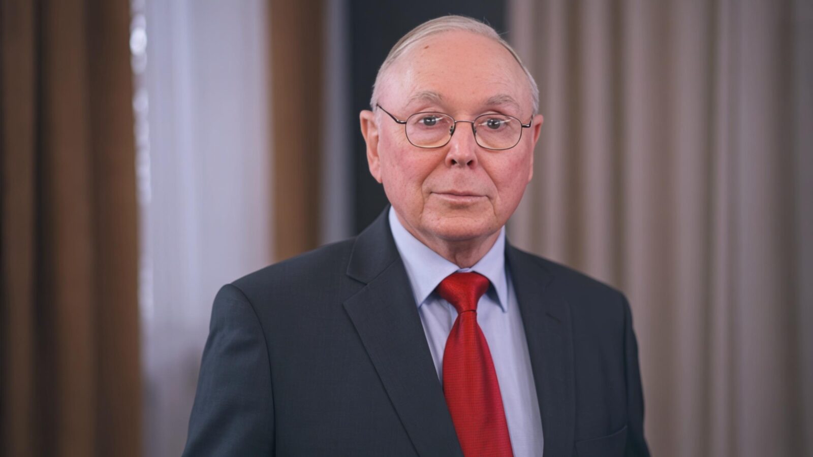 10 Signs You’re a High-Level Thinker, According to Charlie Munger 2 10 Signs You’re a High-Level Thinker, According to Charlie Munger