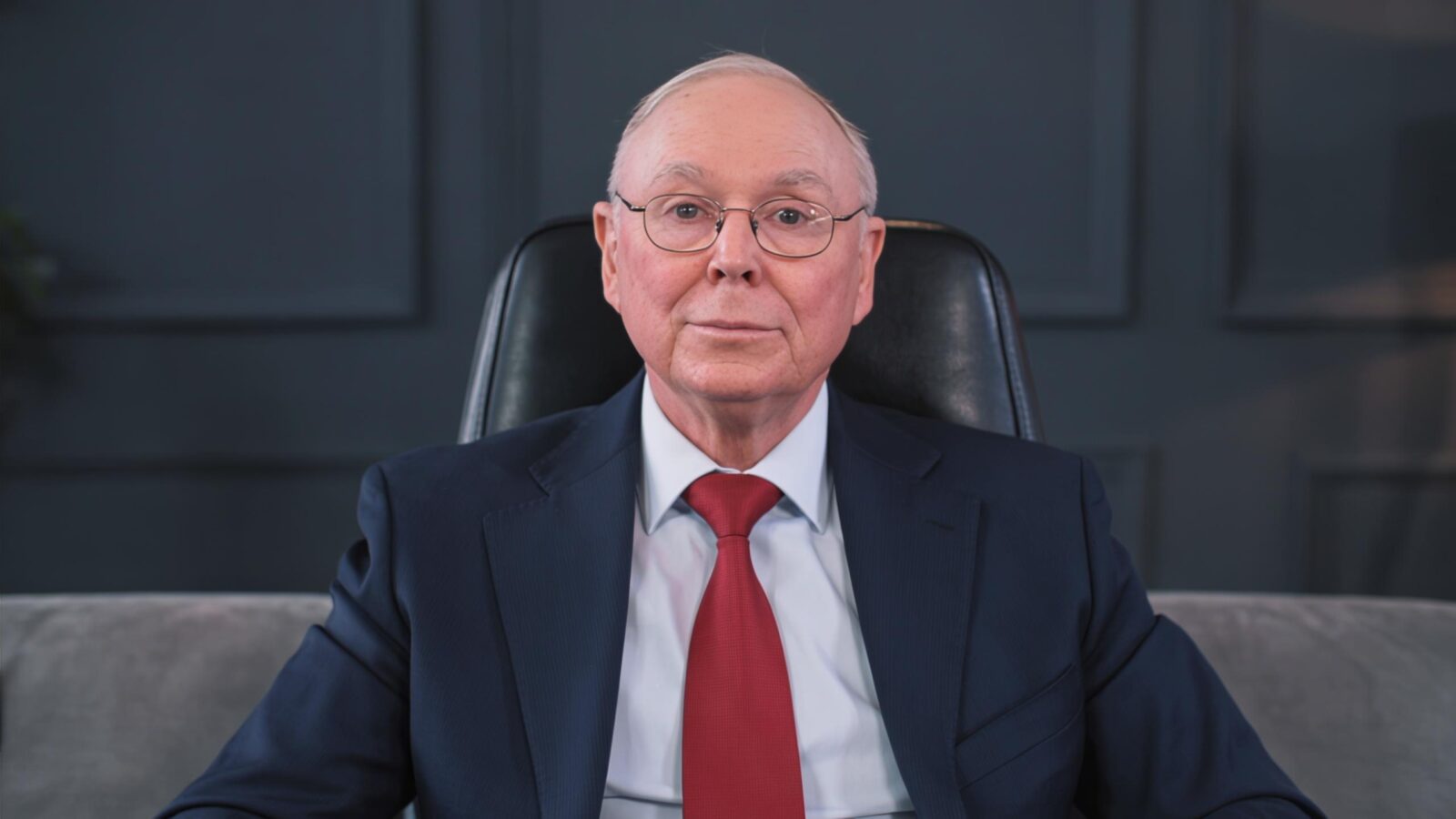 People Who Build Wealth Never Waste Time On These 5 Things, According to Charlie Munger 2 People Who Build Wealth Never Waste Time On These 5 Things, According to Charlie Munger