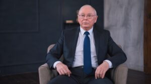 Why Charlie Munger Chose Slow Living Over Hustle Culture (His 5 Habits to Enjoy Life)