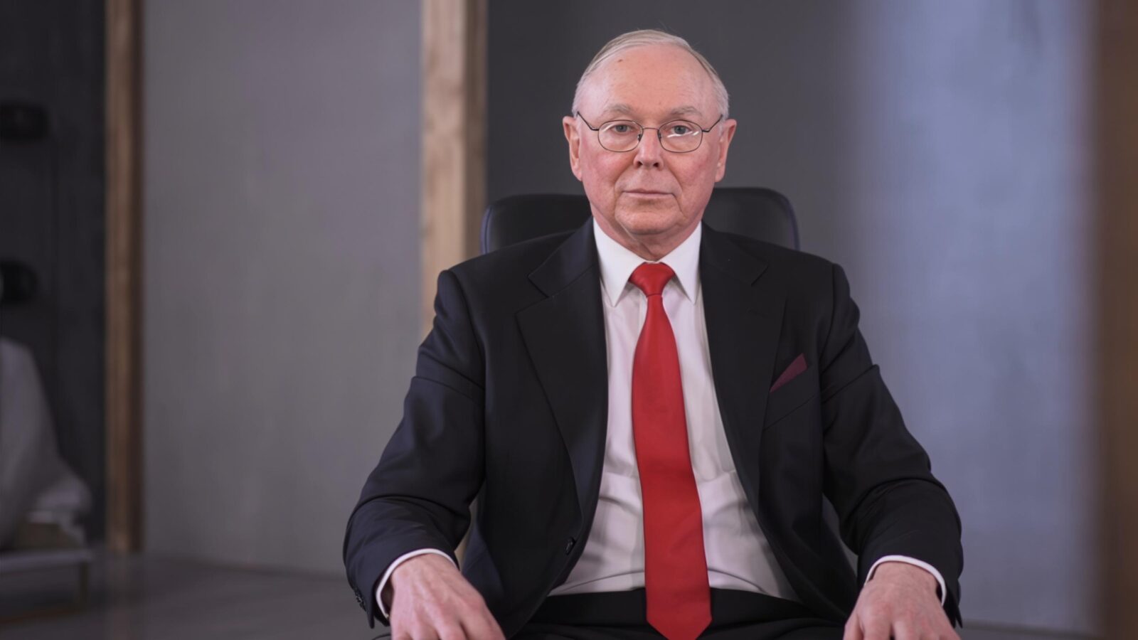 10 Odd Behaviors That Point to an Extremely Low IQ, According to Charlie Munger 2 10 Odd Behaviors That Point to an Extremely Low IQ, According to Charlie Munger