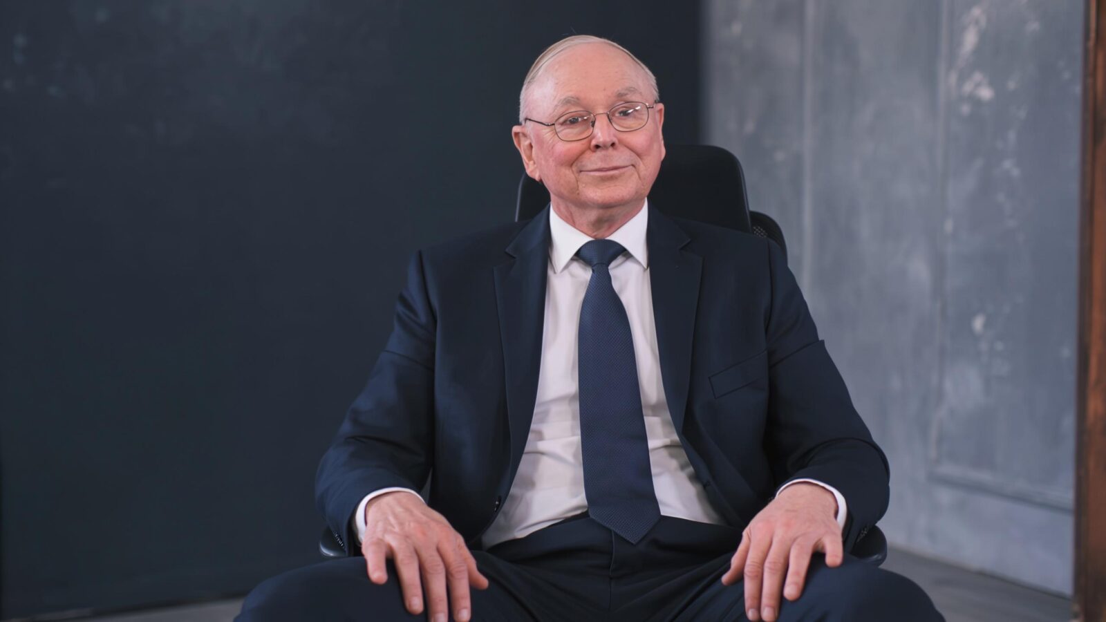Charlie Munger Advice: The Art of Letting Go: 5 Simple Ways to Achieve Happiness 2 Charlie Munger Advice: The Art of Letting Go: 5 Simple Ways to Achieve Happiness