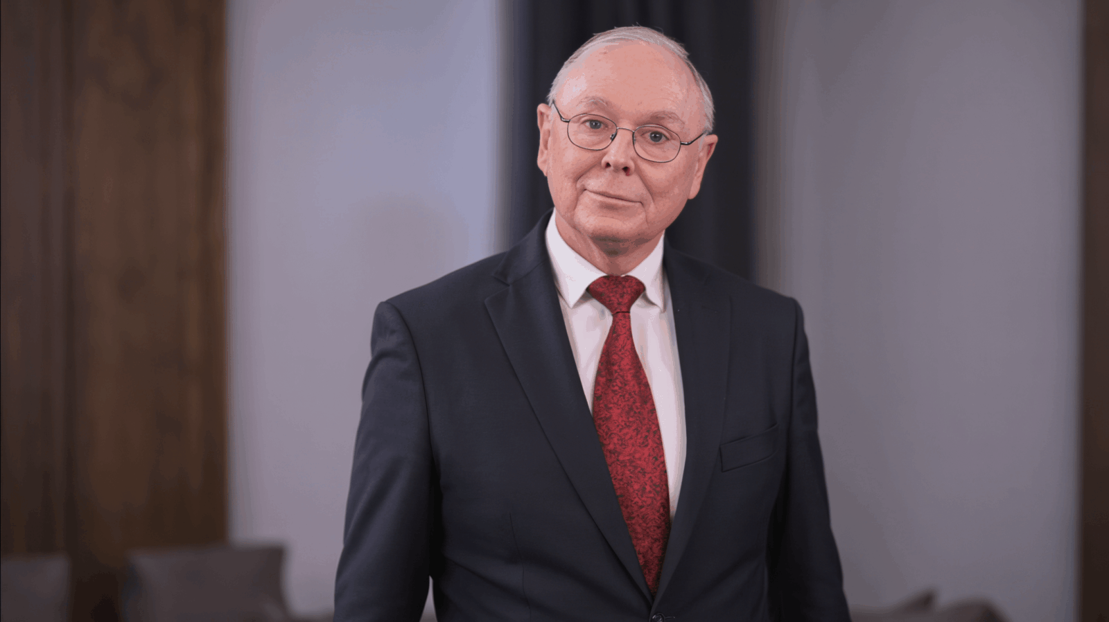 10 Things Emotionally Intelligent People Don’t Say According to Charlie Munger's Teachings 2 10 Things Emotionally Intelligent People Don’t Say According to Charlie Munger’s Teachings