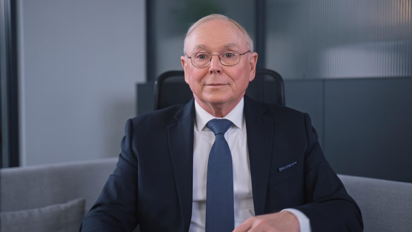 The First 5 Steps To Becoming A Wealthy Person, According to Charlie Munger 2 The First 5 Steps To Becoming A Wealthy Person, According to Charlie Munger