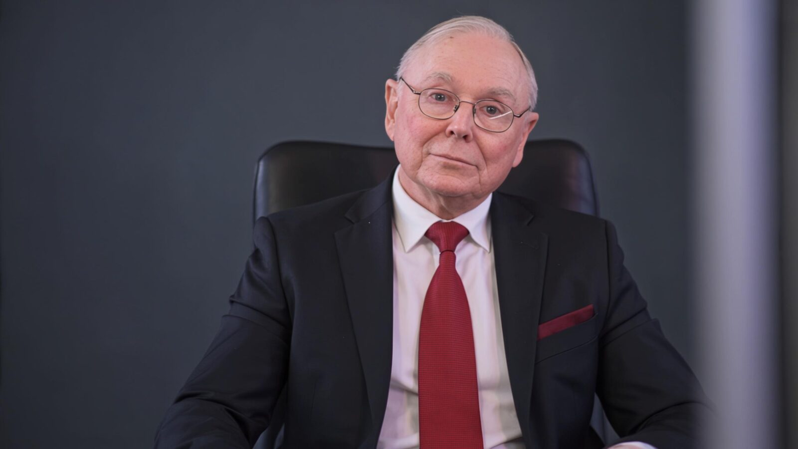 How to Fix Your Entire Life, According to Charlie Munger 2 How to Fix Your Entire Life, According to Charlie Munger