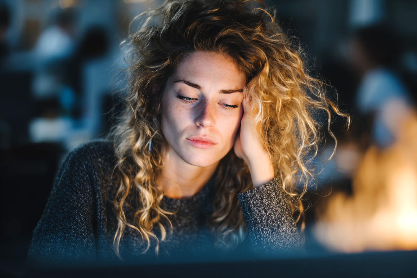 People Who Experience Burnout Frequently Display These 6 Signs, According to Psychology