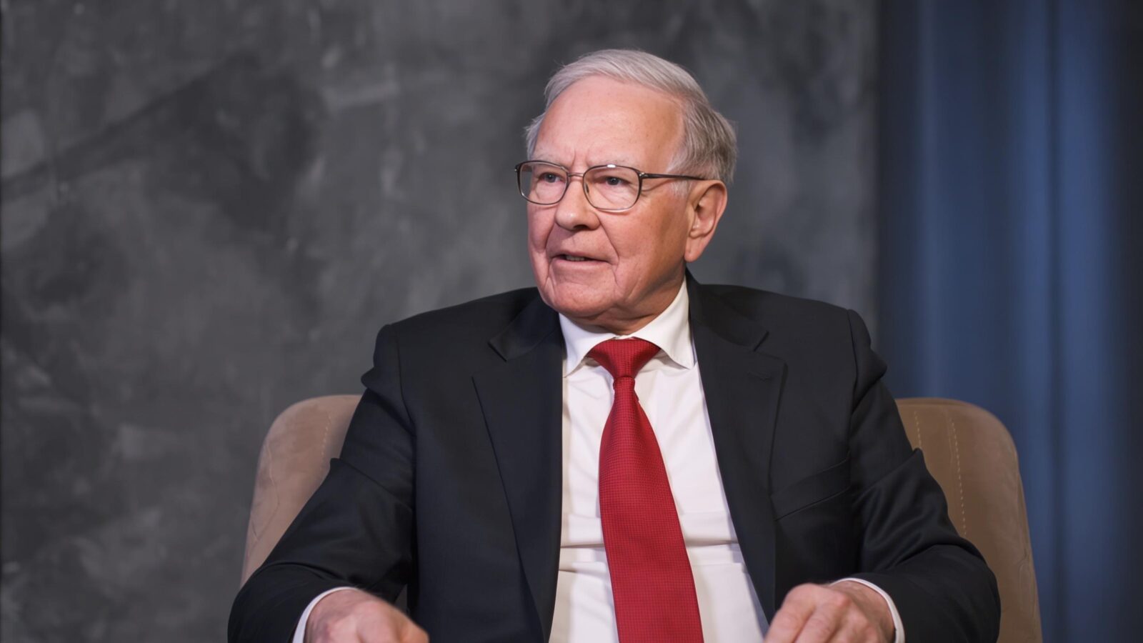 10 Financial Habits Keeping You in the Working Class, According to Warren Buffett