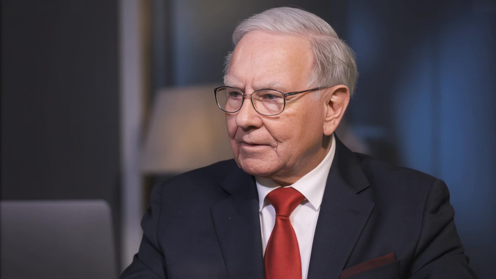 7 Low-Value Activities Warren Buffett Never Wastes Time On, But Middle-Class People Do